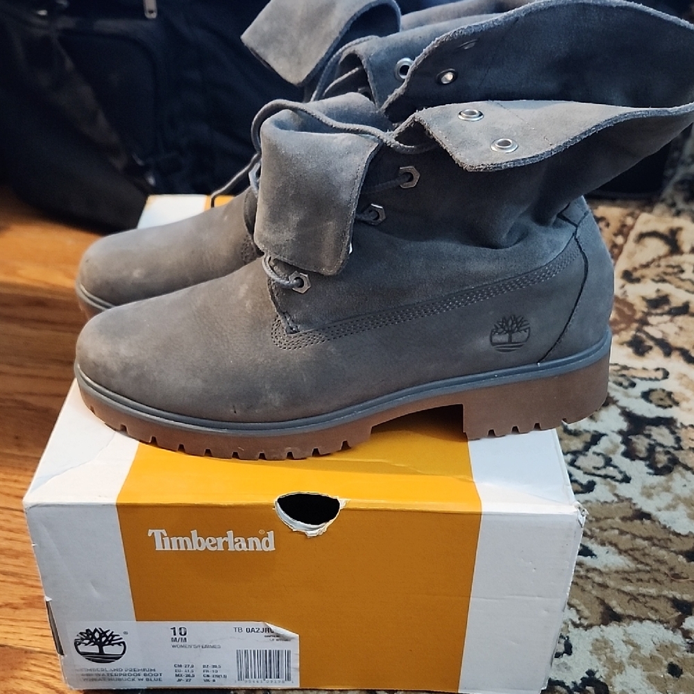 Women Timberland 6" Charcoal Suede Ankle Cuffable Boots; 10M